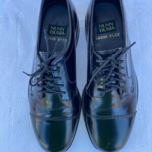 Nunn Bush Size 8.5M Black Leather Cap Toe Oxfords. Worn In TV Show.